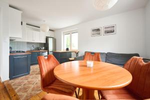 a kitchen and dining room with a wooden table at GM Jagiellończyk in Olsztyn