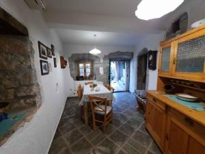 Kuchyň nebo kuchyňský kout v ubytování Holiday home in Dobrec 15114