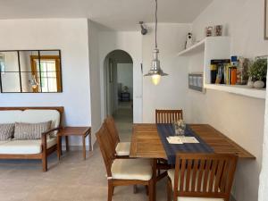 Χώρος καθιστικού στο ALDEAMAR F1 by SOM Menorca