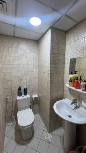 Ένα μπάνιο στο Nada Sea & Park View Furnished Appartement