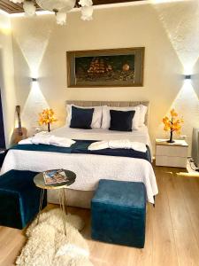 Ліжко або ліжка в номері Artists Guest House