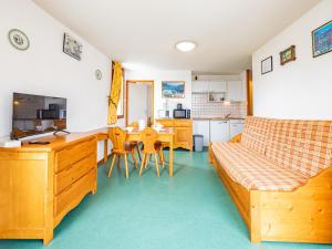 Μια τηλεόραση ή/και κέντρο ψυχαγωγίας στο Confortable T3 à Saint François Longchamp - Proche pistes et commerces, balcon sud - FR-1-807-18