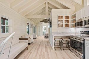 Η κουζίνα ή μικρή κουζίνα στο Cashiers Hideaway +17 φωτογραφίες