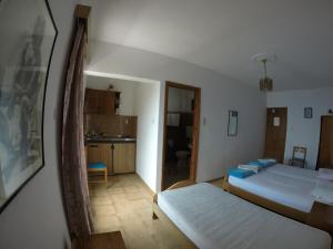 Postel nebo postele na pokoji v ubytování Aphrodite Hotel