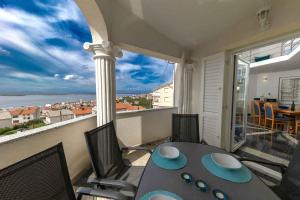 Balkón alebo terasa v ubytovaní Apartments in Crikvenica 5517