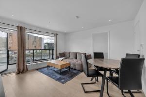 Khu vực ghế ngồi tại Northstay - Nyholmen Sea Front, Ocean & Mountain Views, Sleeps 6