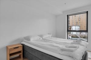 Giường trong phòng chung tại Northstay - Nyholmen Sea Front, Ocean & Mountain Views, Sleeps 6