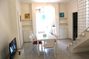 Μια τηλεόραση ή/και κέντρο ψυχαγωγίας στο appartamento tabù