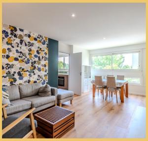 a living room with a couch and a table at Chez Aiko I Appartement T3 I Ferney-Voltaire in Ferney-Voltaire