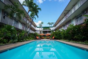 a swimming pool in the middle of a building at Pacific Marina Inn Airport in Honolulu