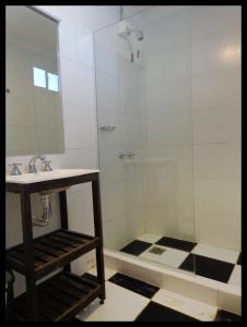 Ένα μπάνιο στο Hotel Low Cost Bahía