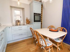 Η κουζίνα ή μικρή κουζίνα στο Seacroft Cottage