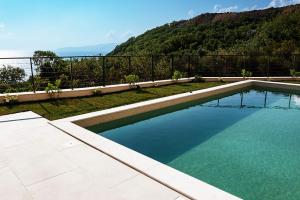 Bazén v ubytování Orange Tree Pool Villas - Sea View and Private Pool nebo v jeho okolí