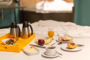 Makanan di atau berdekatan hotel