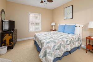 Postel nebo postele na pokoji v ubytování St. Simons Grand #105 + 29 fotografií