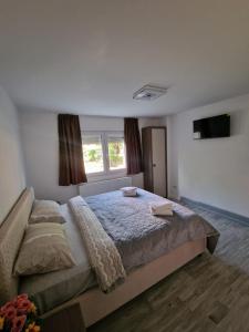 a bedroom with a large bed and a couch at Apartament LUKE in Tîrgu Ocna