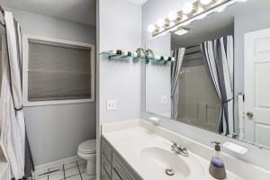 Ένα μπάνιο στο Retreat with Fenced Backyard in Kingsport! +21 φωτογραφίες