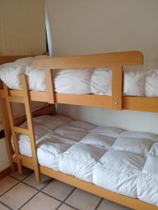 En eller flere senge i et værelse på Casa Carlos Paz Terrazas del Lago + 9 billeder