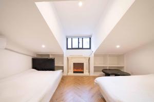Letto o letti in una camera di ZHome-Three floors 4 bedrooms - near Nanjing Road