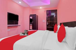 Postel nebo postele na pokoji v ubytování Super Hotel O Rishabh Inn