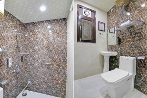 Koupelna v ubytování Super Hotel O Rishabh Inn