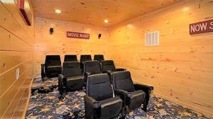 Ruang duduk di Best 3King EnSuites, Views, Game&Theater Rms, Pool +67 gambar