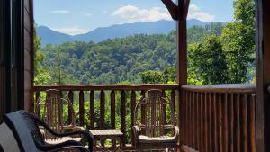 Pemandangan gunung umum atau pemandangan gunung yang diambil dari rumah percutian