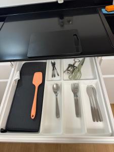 Kuchyň nebo kuchyňský kout v ubytování Rocca Tower Bedroom with private shower & kitchen