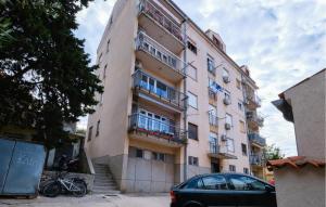 Το κτήριο όπου στεγάζεται  το διαμέρισμα