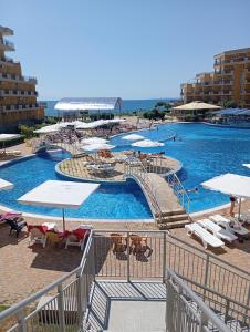 Swimmingpoolen hos eller tæt på MIDIA Family Resort - studio s výhledem na moře