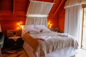 Postel nebo postele na pokoji v ubytování Pousada Santa Luzia chalé exclusivo para casais