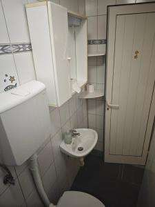 Kopalnica v nastanitvi Apartments INBOX