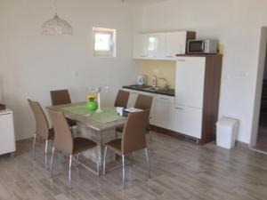 Kuchyň nebo kuchyňský kout v ubytování Beachfront apartment