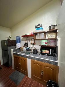 Dapur atau dapur kecil di Eulmar Guesthouse in Olango