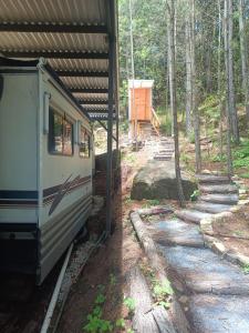 a train car parked under a shed in the woods at Motorhome Casa rodante in San Mateo Río Hondo +6 photos