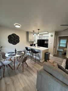 Kuchyň nebo kuchyňský kout v ubytování 4 STATE FAIR l DT Dallas l FIFA READY l Staycation 1Bd1Ba + 16 fotografií