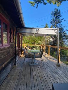 Gallery image of Cedar House Ocean View & Access in Roberts Creek