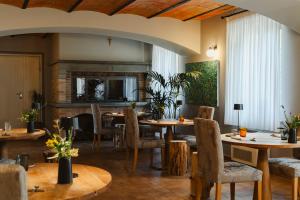 A seating area at Tenuta Borgo Santa Cecilia