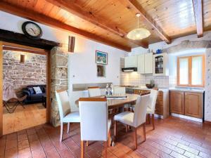 Η κουζίνα ή μικρή κουζίνα στο Holiday home DONADA