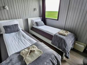 Postel nebo postele na pokoji v ubytování Sky Retreat & Private Jacuzzi + 28 fotografií