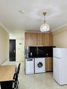 Kuchyň nebo kuchyňský kout v ubytování sea view rooms in Batumi