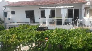 Zahrada ubytování Apartmani Ana Juricev Vodice