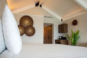Un pat sau paturi într-o cameră la Curacao Avila Beach Hotel