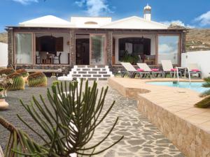 Πισίνα στο ή κοντά στο VolKKanrentals Villa Los Cactus