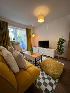 a living room with a couch and a tv at Issara Apartments 35 - Great Location & Private Parking in Portsmouth