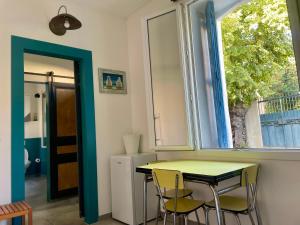 a room with a table and chairs and a window at Chez Jo in Saint-André-de-Sangonis