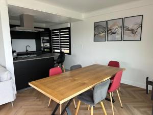 Virtuve vai virtuves zona naktsmītnē Perros Guirec vue mer
