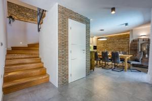 Et opholdsområde på Stone Villa Galant with Pool - Happy Rentals