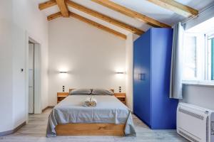 En eller flere senge i et værelse på Stone Villa Galant with Pool - Happy Rentals