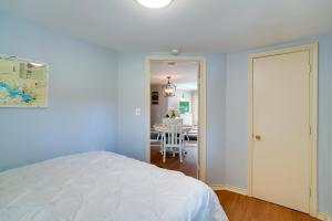 A bed or beds in a room at Lakeside Haven with Deck and Views in Jefferson!
